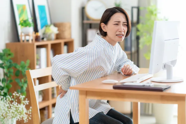 岸和田市でぎっくり腰を繰り返す主な原因（筋肉の疲労や姿勢の崩れ）