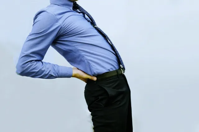 岸和田市で腰痛を悪化させる間違ったストレッチや長時間の座り仕事などNG習慣